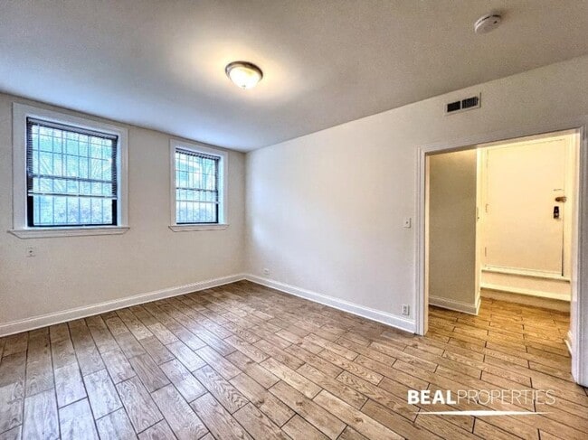 Building Photo - 1 bedroom in CHICAGO IL 60613