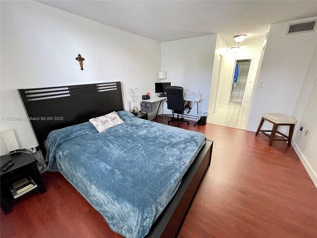 Building Photo - 6861 SW 147th Ave