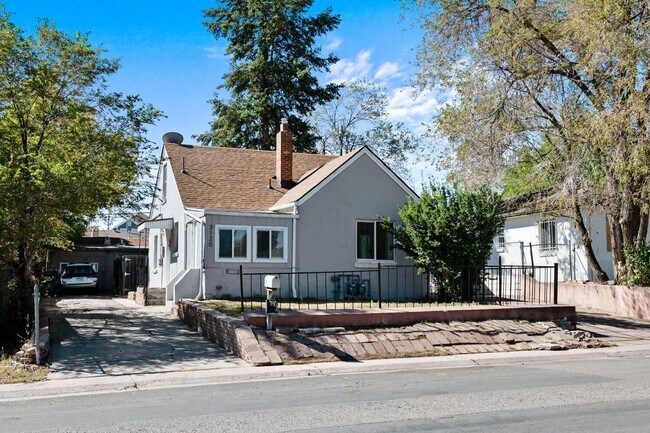 Building Photo - 4 bed 1 bath Home Available Now in Westwood!