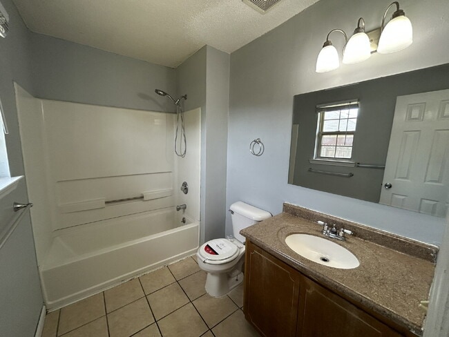 Building Photo - Home For Rent