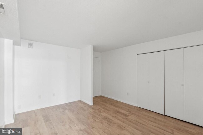 Building Photo - 1420 Locust St