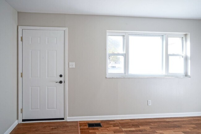 Building Photo - Recently Remodeled 4-Bedroom Home with Modern Upgrades & Spacious Yard in McCordsville