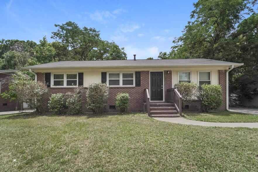 Building Photo - 4700 Hidden Valley Rd