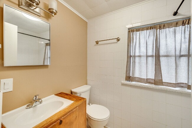 Building Photo - Hidden gem in Central Melbourne!