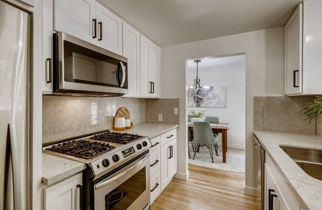 Building Photo - 3Bd/1.75Ba Seattle House