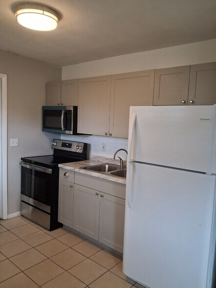 Primary Photo - 5301 E 18th Avenue