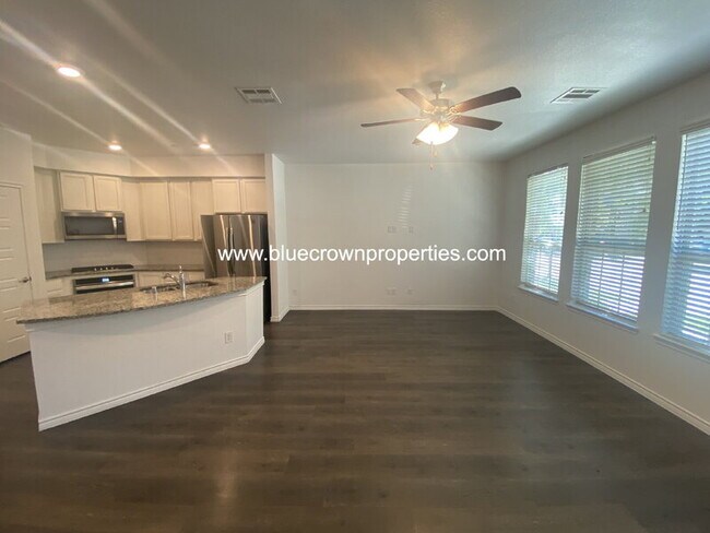 Building Photo - 2431 Klamath Dr