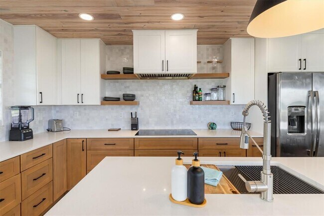 Building Photo - 9498 Alborado Rd