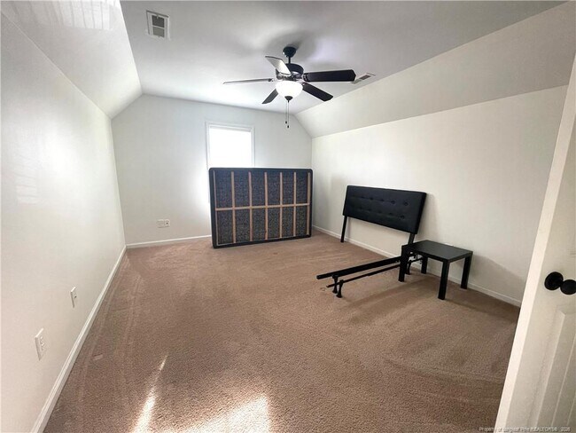 Building Photo - 352 Old Field Loop