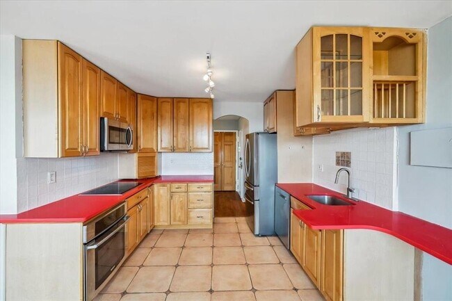 Building Photo - 380 Mountain Rd