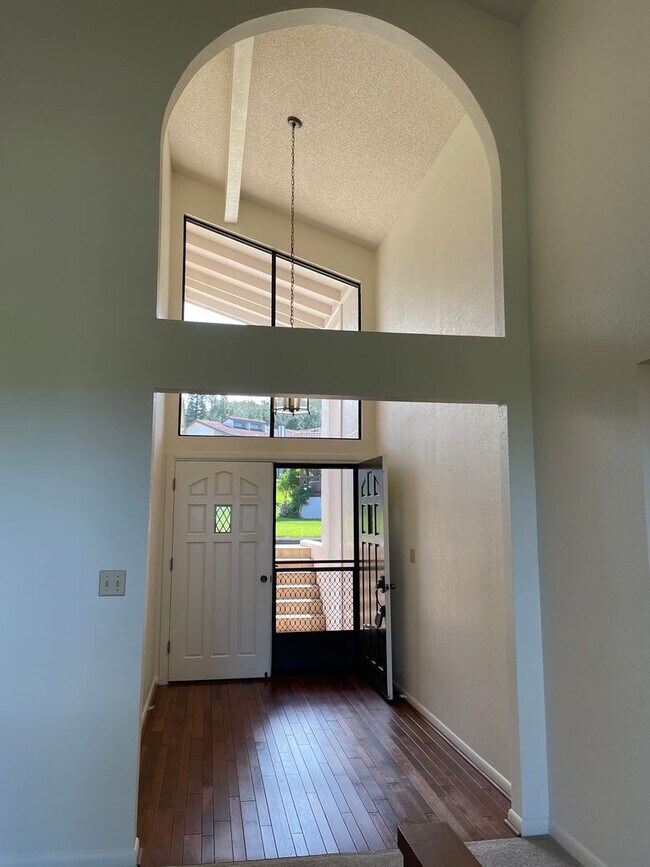 Building Photo - Sparkling, Mountaintop House in Gated Community w/Ocean View