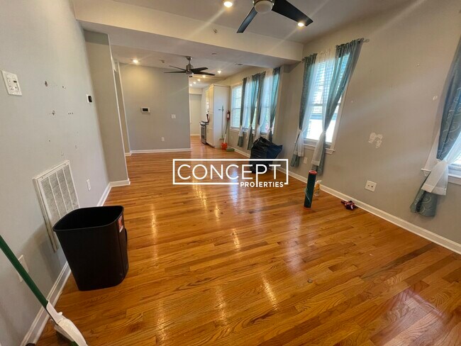 Building Photo - 11 Pierce St