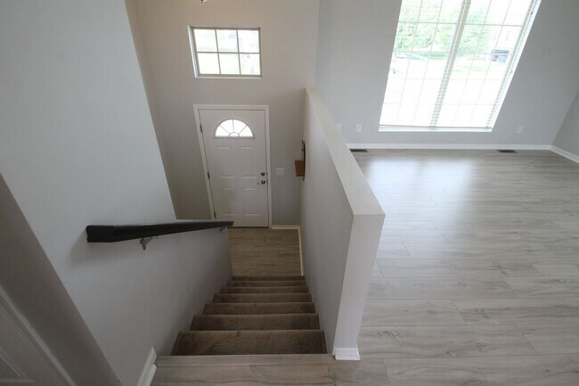 Building Photo - Fall Move In Special!!!  1/2 Off 1st Month...