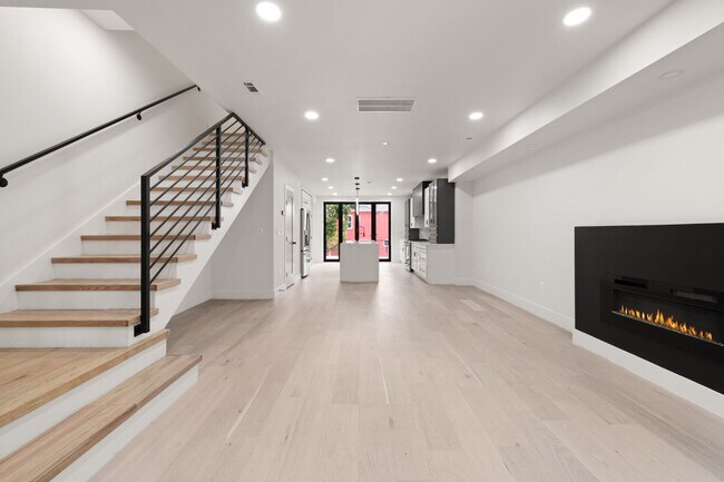 Building Photo - DC1026