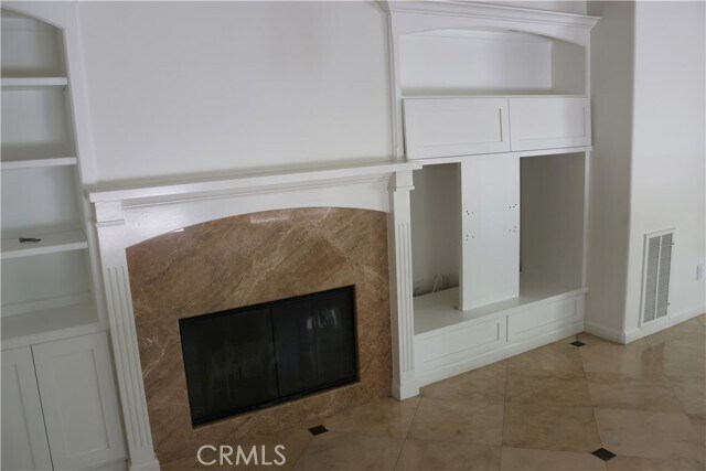 Building Photo - 17 Cagney