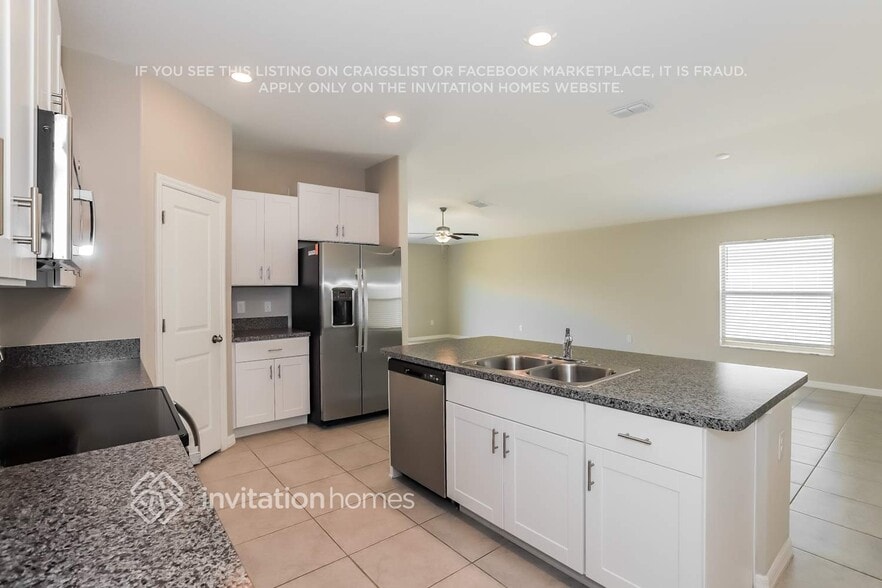 Building Photo - 1545 Blue Rose Dr