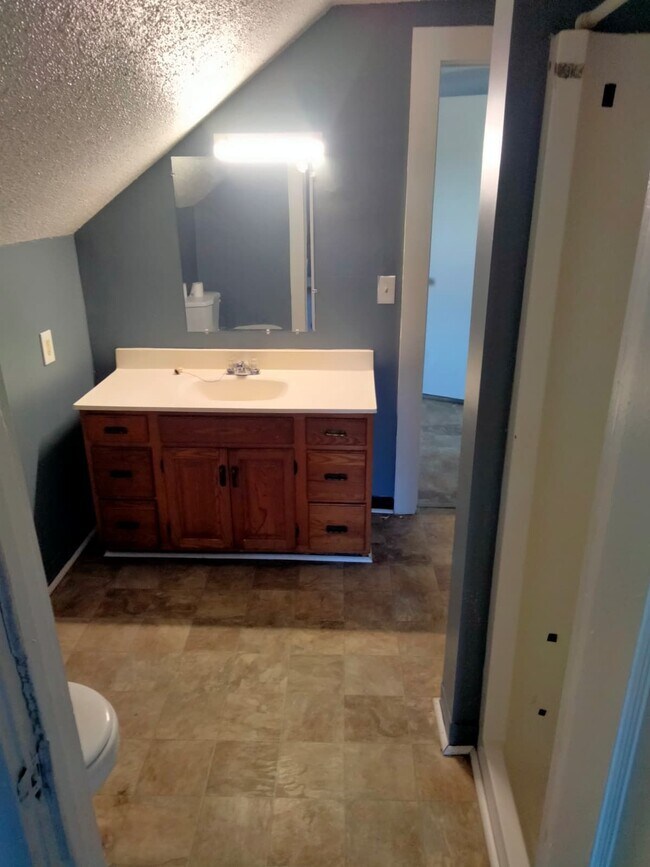 Building Photo - 167 E Main St