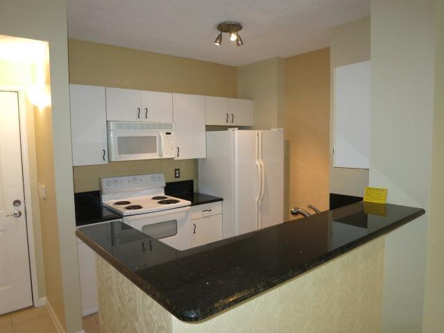 Building Photo - 630 S Sapodilla Ave