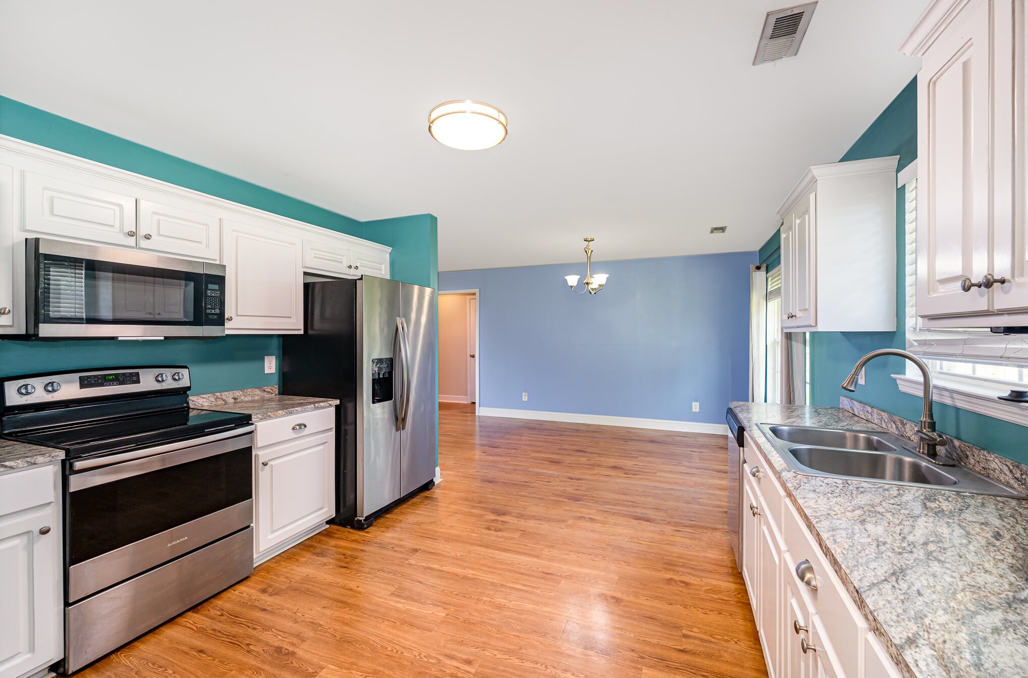 Building Photo - 3200 Silver Fox Cir