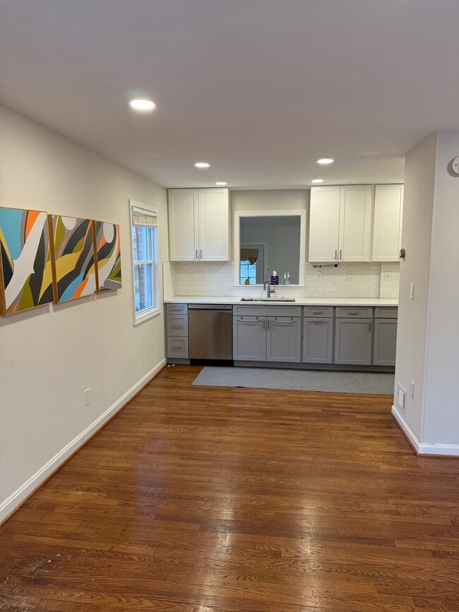 Building Photo - 2321 Riverview Terrace