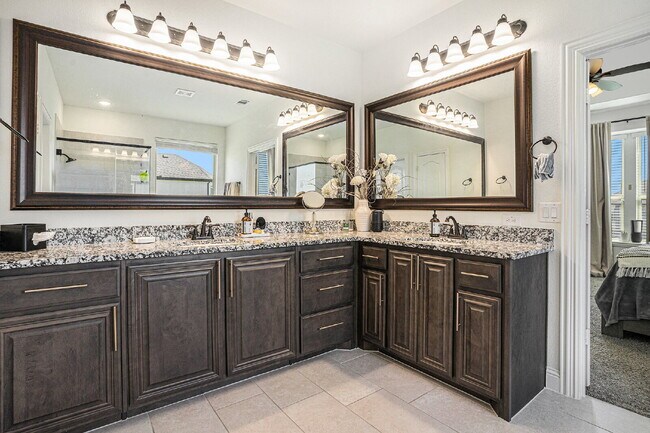 Building Photo - Exquisite 5-Bedroom, 3.5-Bath on 0.46 Acre...