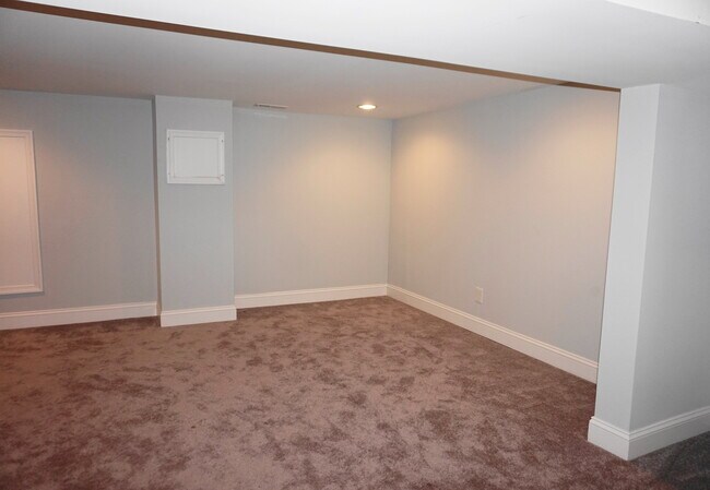 Building Photo - Completely Renovated 3 Bedroom w/ Garage i...