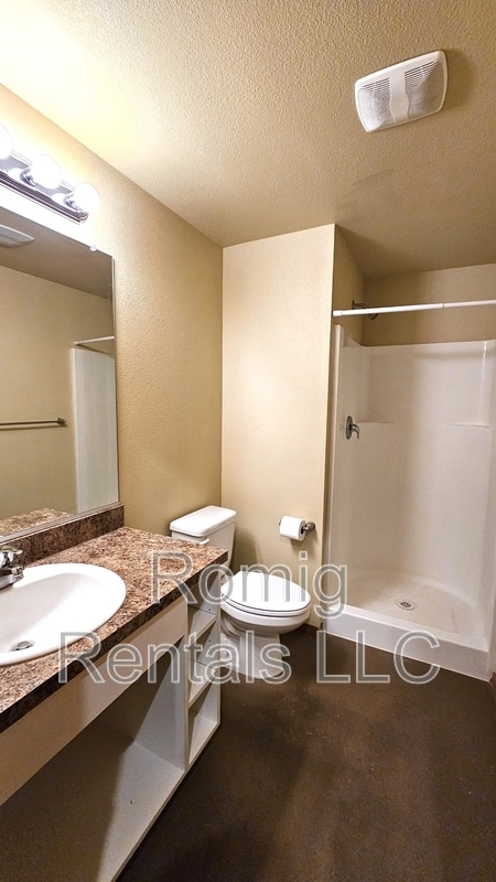 Building Photo - 3612 NE 81st Cir