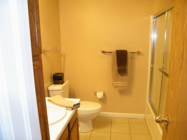 2nd Bathroom - 2856 17th Ave