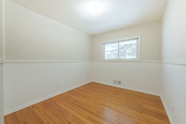 Building Photo - Great Roseville Home, Moundsview Schools, ...