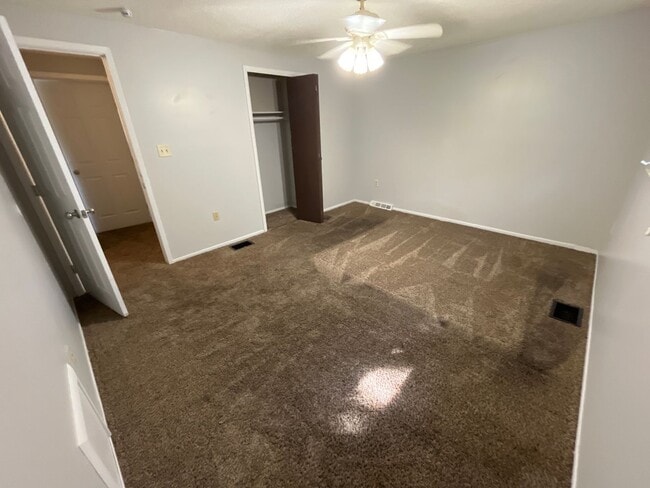Building Photo - Three bedroom 1.5 bath single family home ...