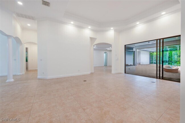 Building Photo - 600 6th Ave N