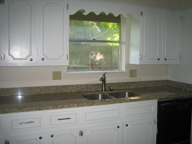Building Photo - 10426 Sagebluff Dr