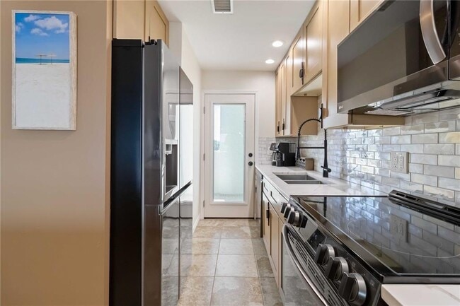 Building Photo - 1500 Park Beach Cir
