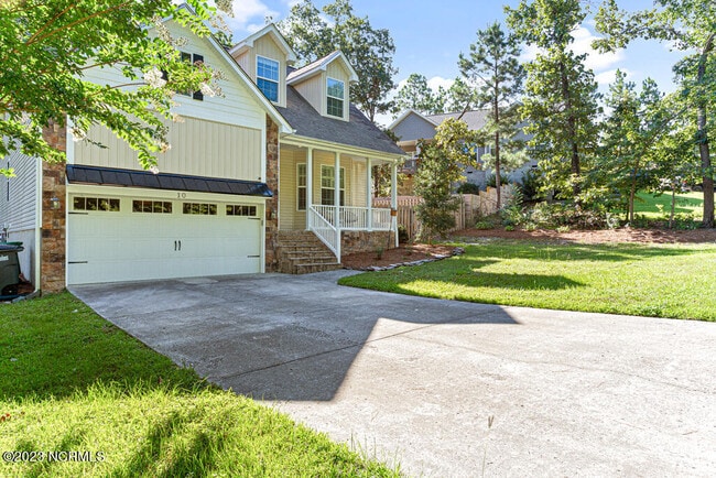 Building Photo - 10 Bradley Ln