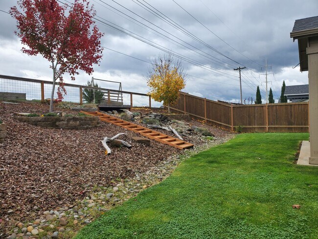 Building Photo - Pet Friendly Craftsman Style Home in Desirable West Salem Neighborhood