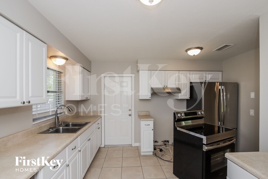 Building Photo - 1056 Matador Dr