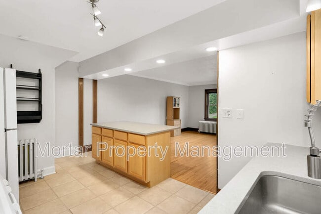 Building Photo - 1164 Randolph Ave