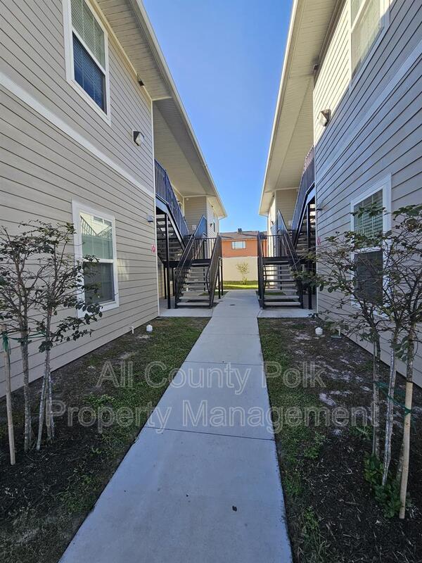 Building Photo - 915 Ariana St