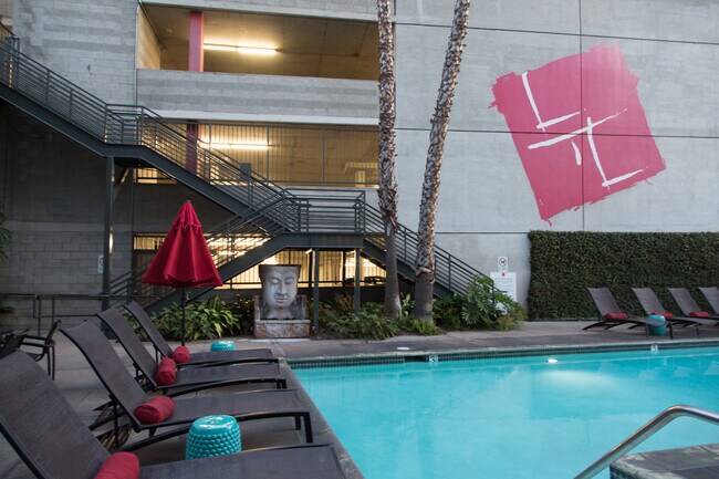 Building Photo - 420 S San Pedro St