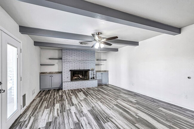 Building Photo - 1300 Bonham Ave