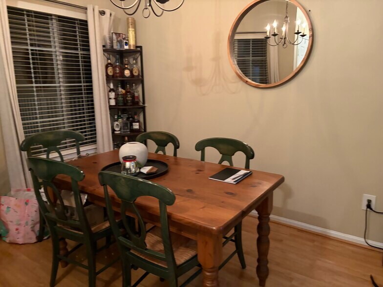 Building Photo - 3 Sussex Ct