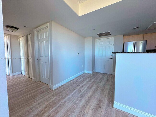 Building Photo - 3000 Coral Wy