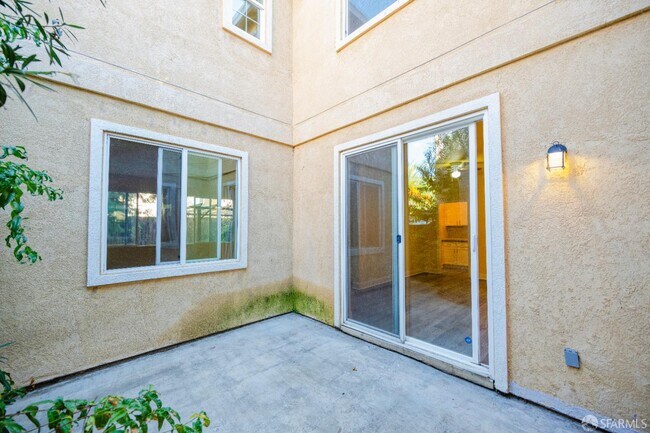 Building Photo - 5476 Summerfield Dr