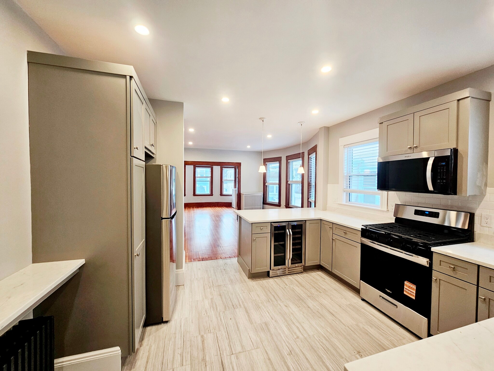 Building Photo - 69 Turner St