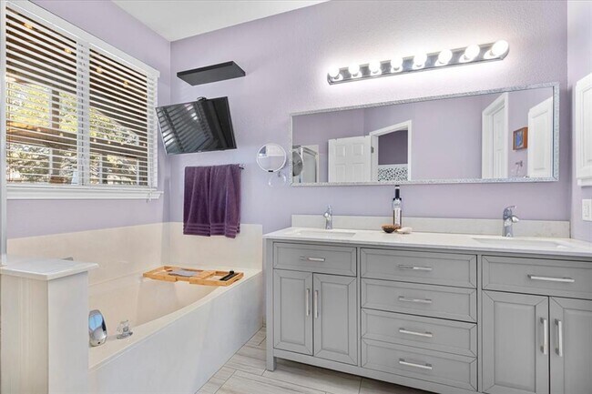 Building Photo - 4104 Sun Spirit Dr