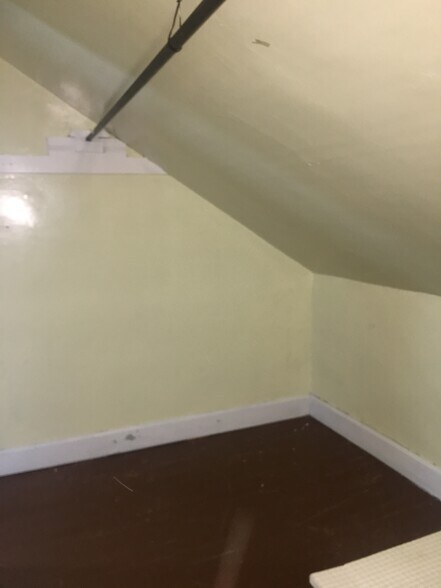 Building Photo - 42 Beach Ave