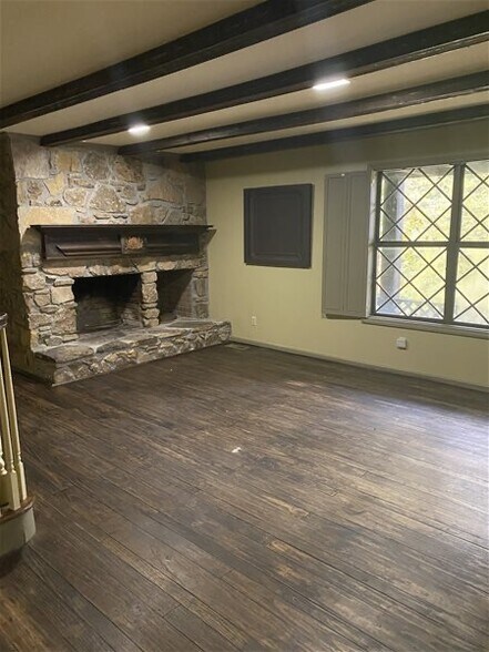 Building Photo - 618 W Lelia St