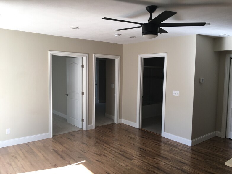 Living Area - 605 W Virginia Ave