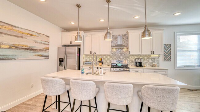 Building Photo - 1 N Victoria Ave