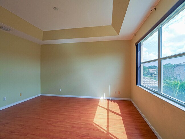 Building Photo - 5648 Spanish River Rd